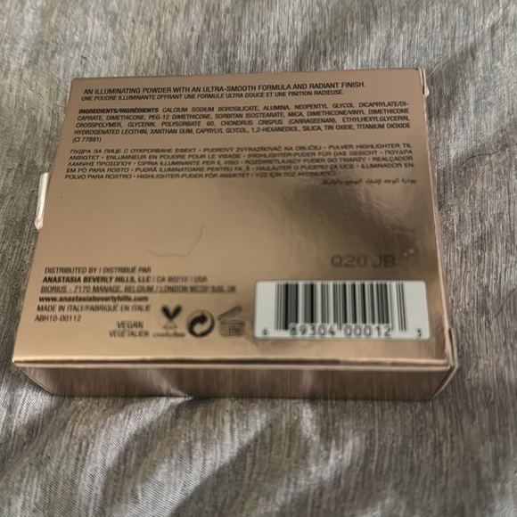 Brand New in Box ANASTASIA BEVERLY HILLS highlighter in the gorgeous “ICED OUT” - Picture 6 of 6